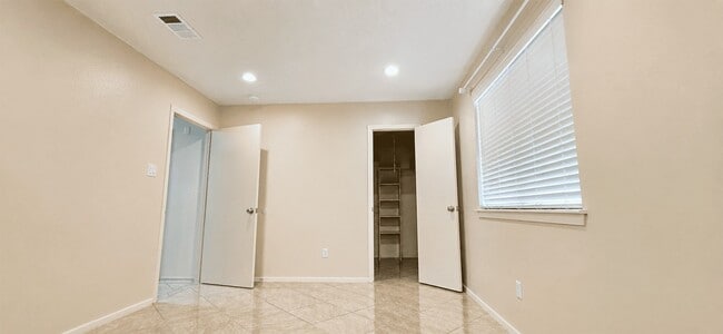 Building Photo - 13914 Bonnington Dr