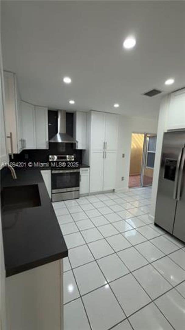 Building Photo - 1070 NW 129th Pl