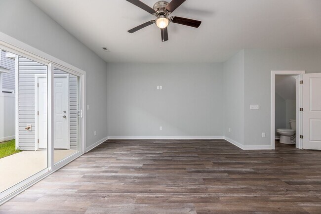 Building Photo - Move In Special! 3 Bedroom Townhome each w...