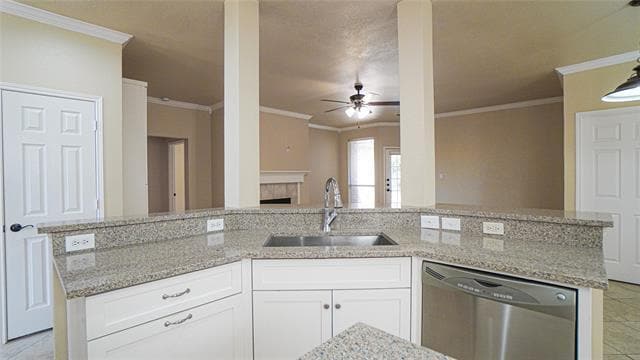 Building Photo - 2060 Garden Crest Dr