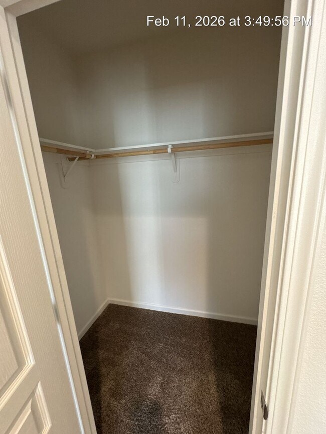 Building Photo - 4 Bedroom home! Rent Ready NW Visalia!