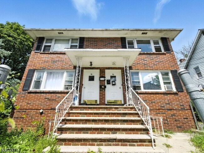Primary Photo - 46 Tichenor Terrace
