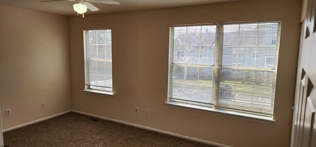 Building Photo - 4950 Rosebay Pl