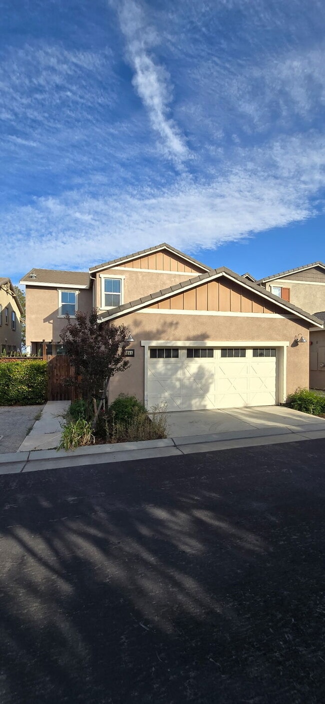 Building Photo - 1265 S Central Pkwy