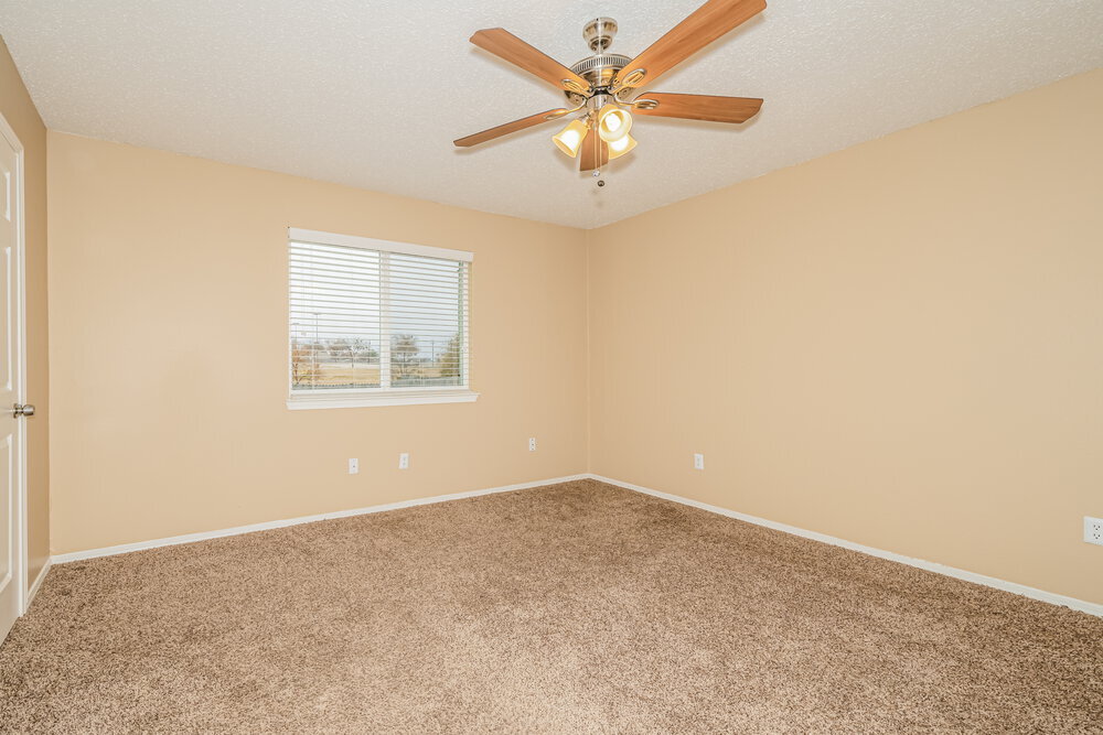 Building Photo - 1205 High Valley Dr