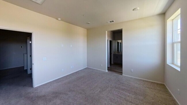 Building Photo - 40186 Birchfield Dr