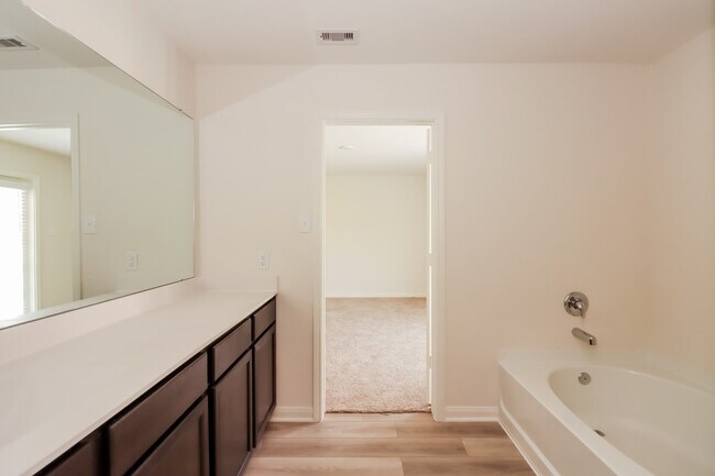 Building Photo - 23139 Shakespeare Dr