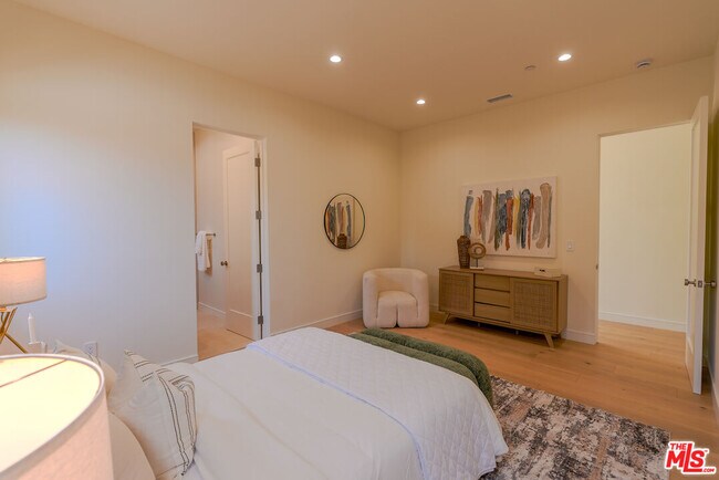 Building Photo - 4936 Coolidge Ave