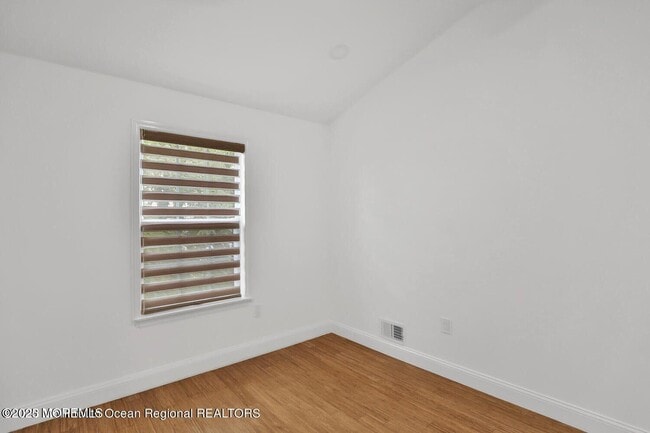 Building Photo - 578 Beachway Ave