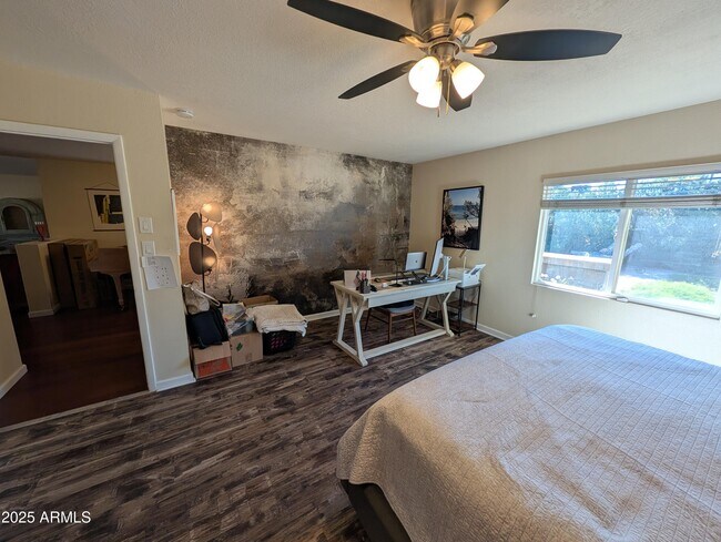 Building Photo - 4909 E Presidio Rd