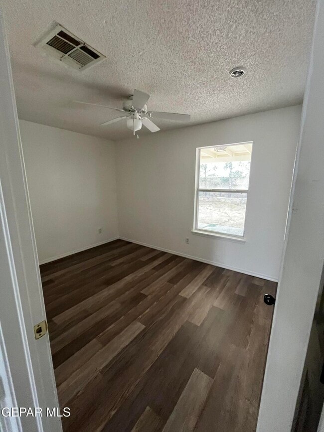 Building Photo - 12420 Tierra Mesa Ct