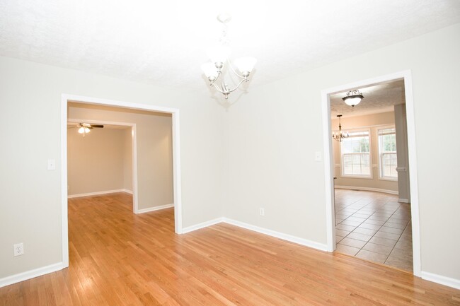 Building Photo - "Charming 4-Bedroom Home with Granite Coun...