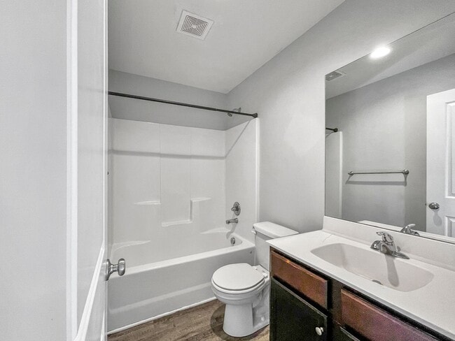 Building Photo - Spacious 3BR Home in Raymore, MO | Garage & Pet-Friendly