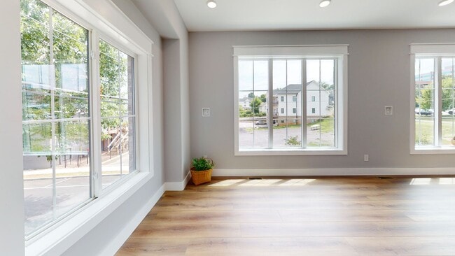 Building Photo - 5BR/5BA Fort Sanders Townhome | Off-Campus...