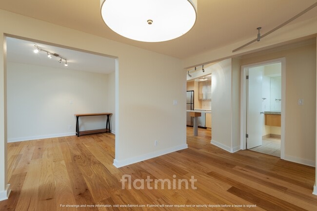 Building Photo - 732 11th Ave E