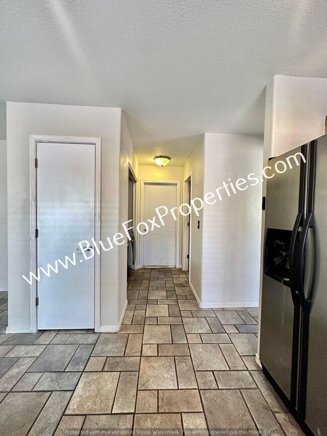 Building Photo - 3062 W Country Fair Dr