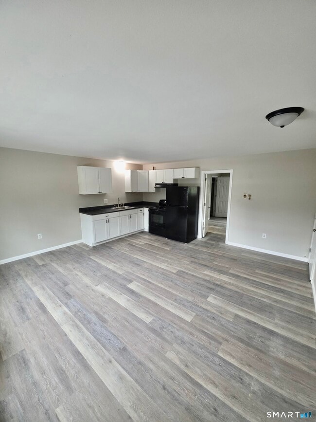 Building Photo - 9 Peggy Ln