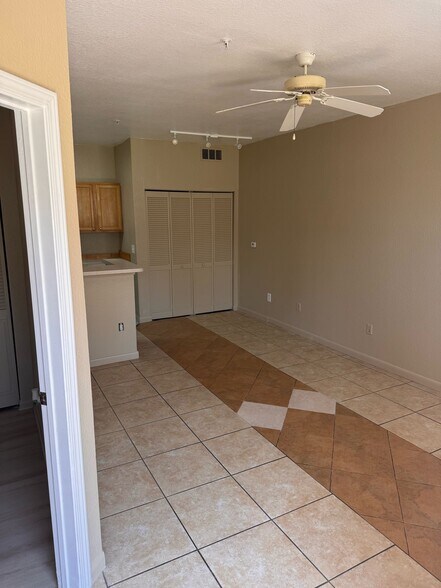 Building Photo - 9085 Lee Vista Blvd