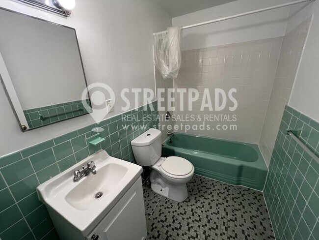 Building Photo - 1 bedroom in Brookline MA 02446