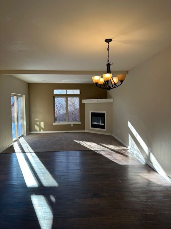 Building Photo - Townhouse