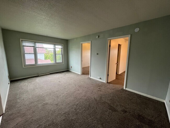Building Photo - 17 N 62nd Ave W