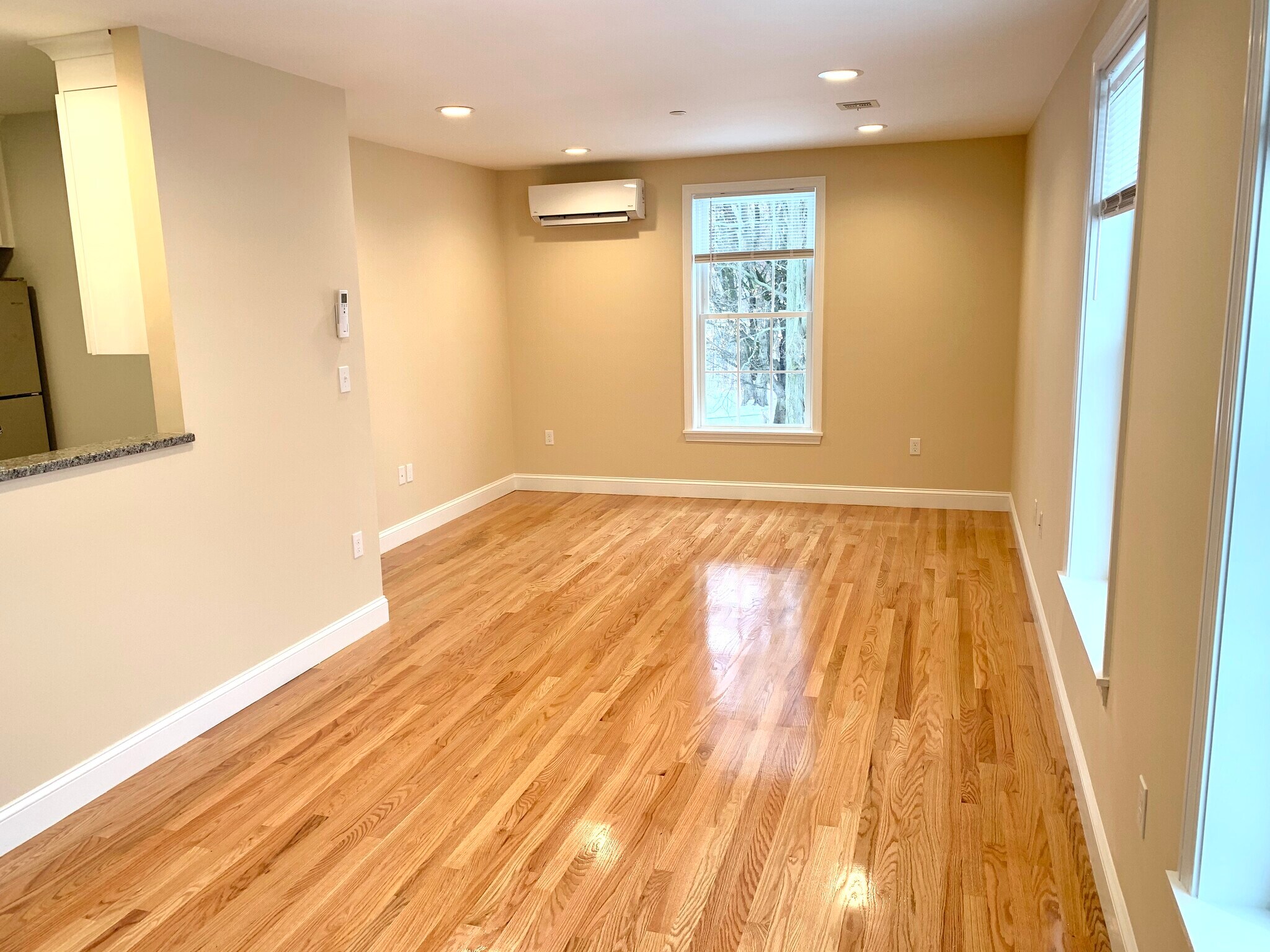 Building Photo - 226 Main St