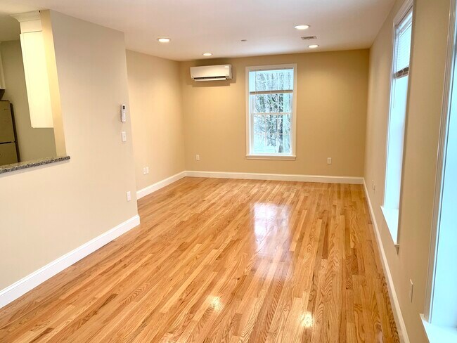 Building Photo - 226 Main St