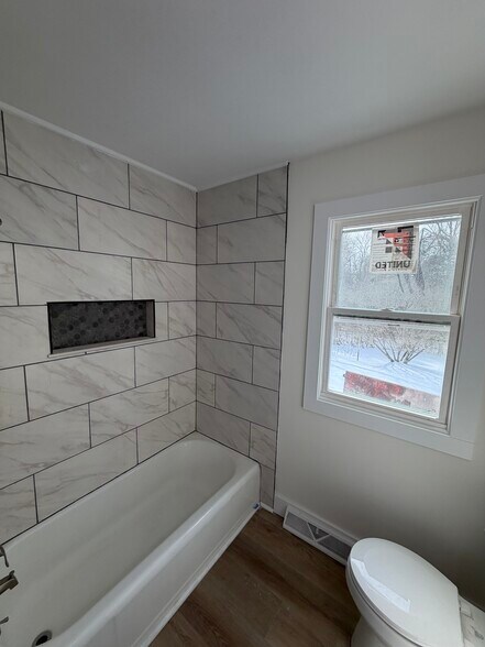 Building Photo - 270 Seminole Dr