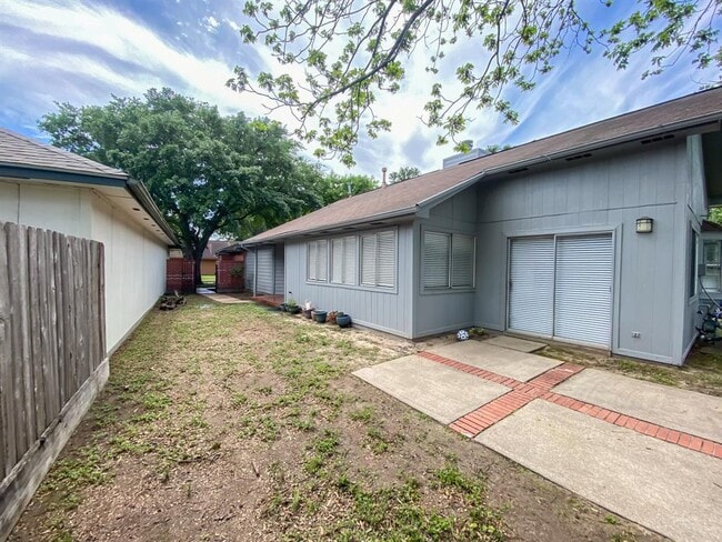 Building Photo - 16106 Golden Sands Dr