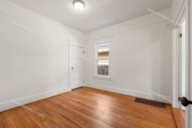 Building Photo - Spacious & Stylish 3-Bedroom Home with Upd...