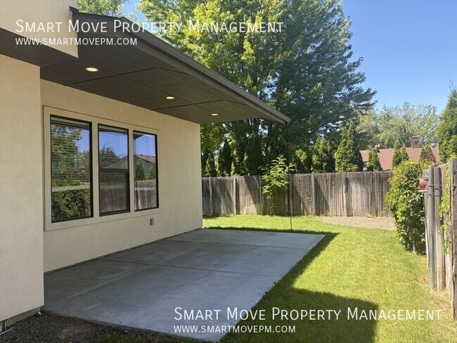 Building Photo - 10998 W Edna St