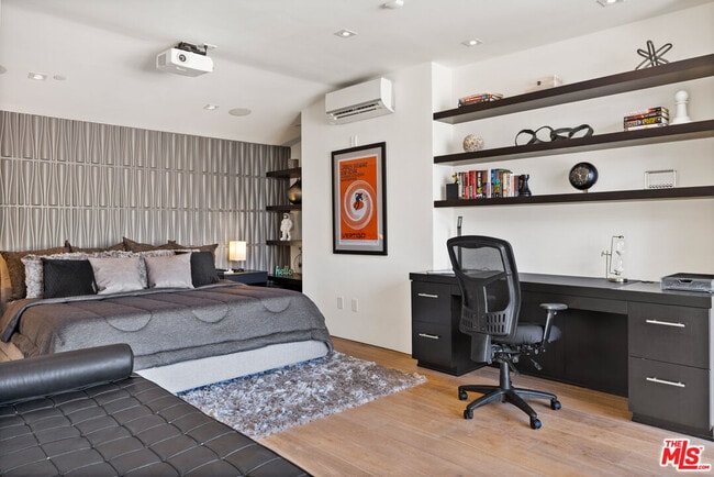 Building Photo - 1250 N Harper Ave