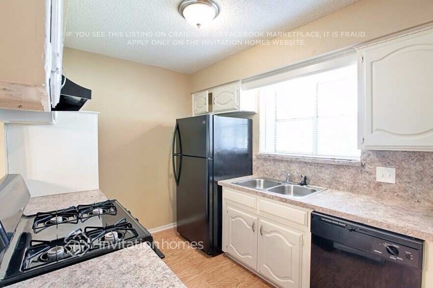 Building Photo - 418 Longworth Blvd