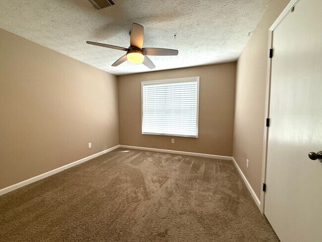 Building Photo - Renovated 3 bedroom 2 bath Ranch