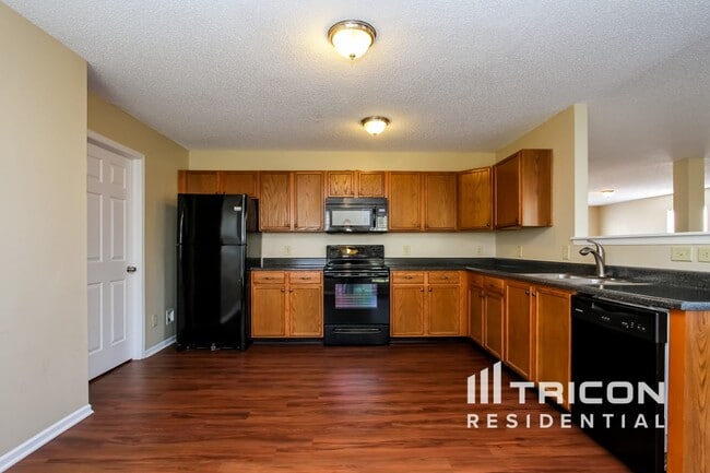 Building Photo - 10770 Parker Dr