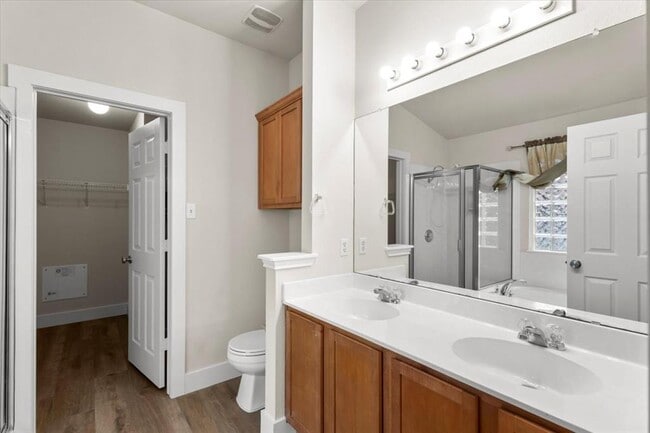 Building Photo - 410 Bandstand Ln