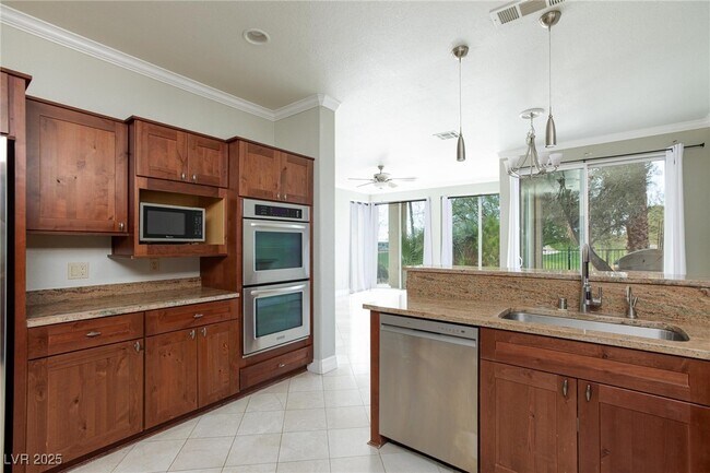 Building Photo - 8949 Diamond Falls Dr