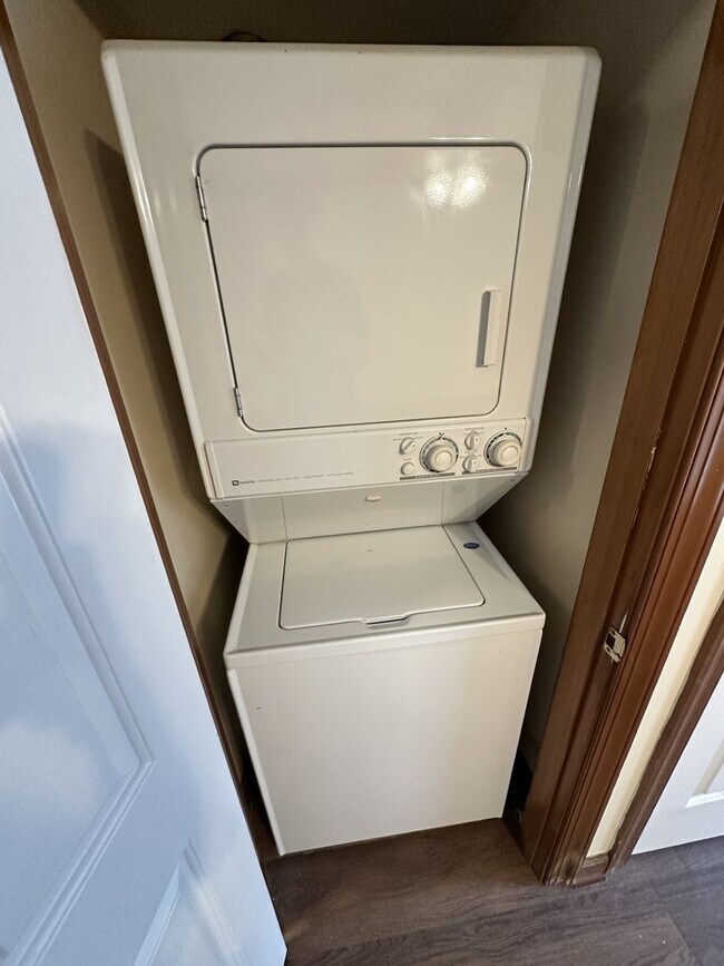 Building Photo - 1 Bedroom 1 Bathroom Condo!