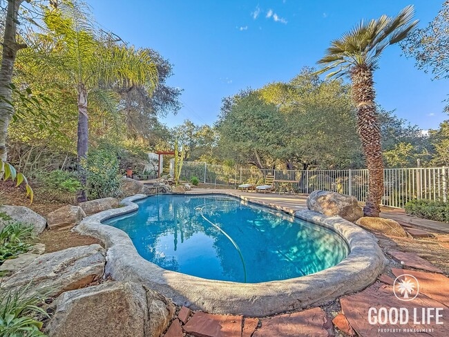 Building Photo - Beautiful 3Bd/2Ba Home On Over an Acre Lot!