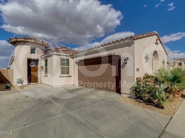 Building Photo - 2922 E Wayland Dr