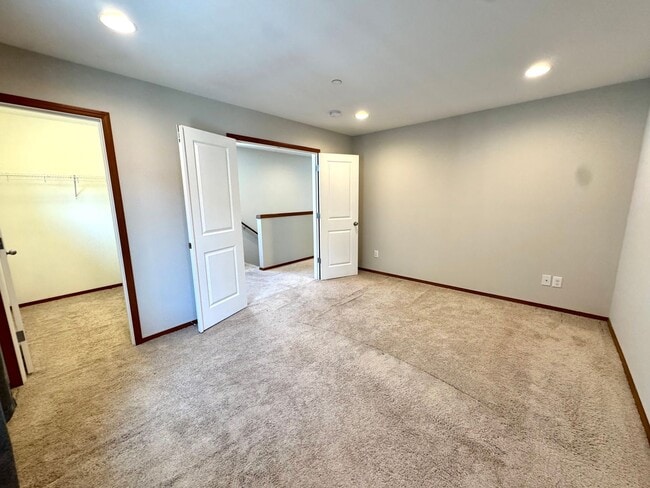 Building Photo - Modern and Stylish 3-Bedroom Manette Home