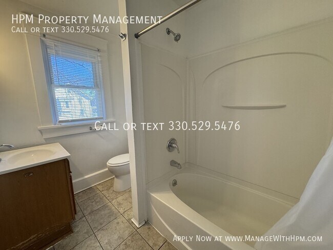 Building Photo - 1215 21st St NW