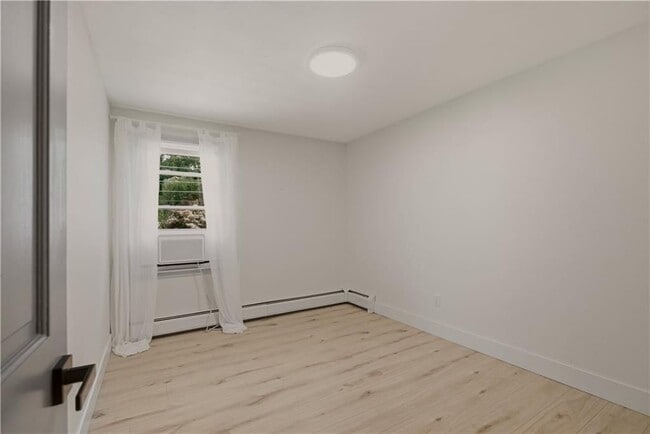 Building Photo - 18 Waterman St