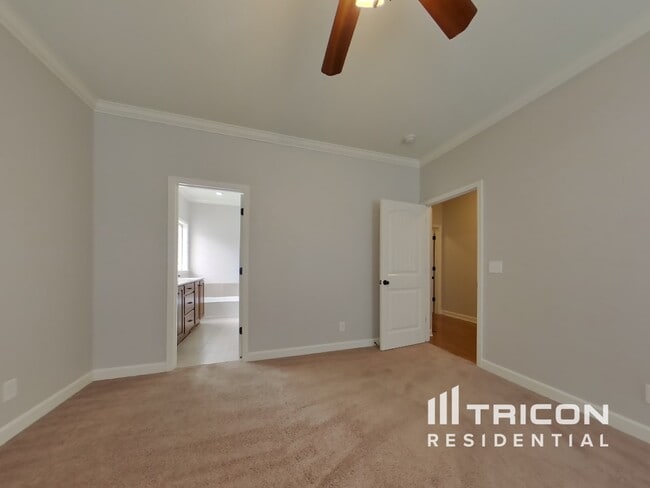 Building Photo - 3125 Hidden Creek Dr