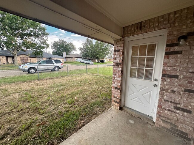 Building Photo - 5415-5415 Brookhollow Dr