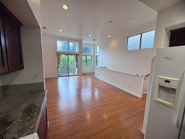 Building Photo - 2 Bedroom 2 Bathroom Home in West Sac