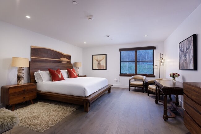 Building Photo - 717 S Aspen St