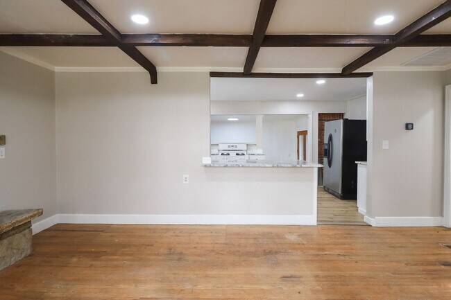 Building Photo - Midtown 2 Bedroom Gem! Available for move in immediately!