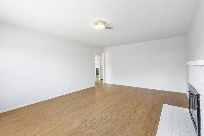 Building Photo - 1256 Rosewood Way