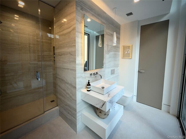 Building Photo - 18 W 53rd St